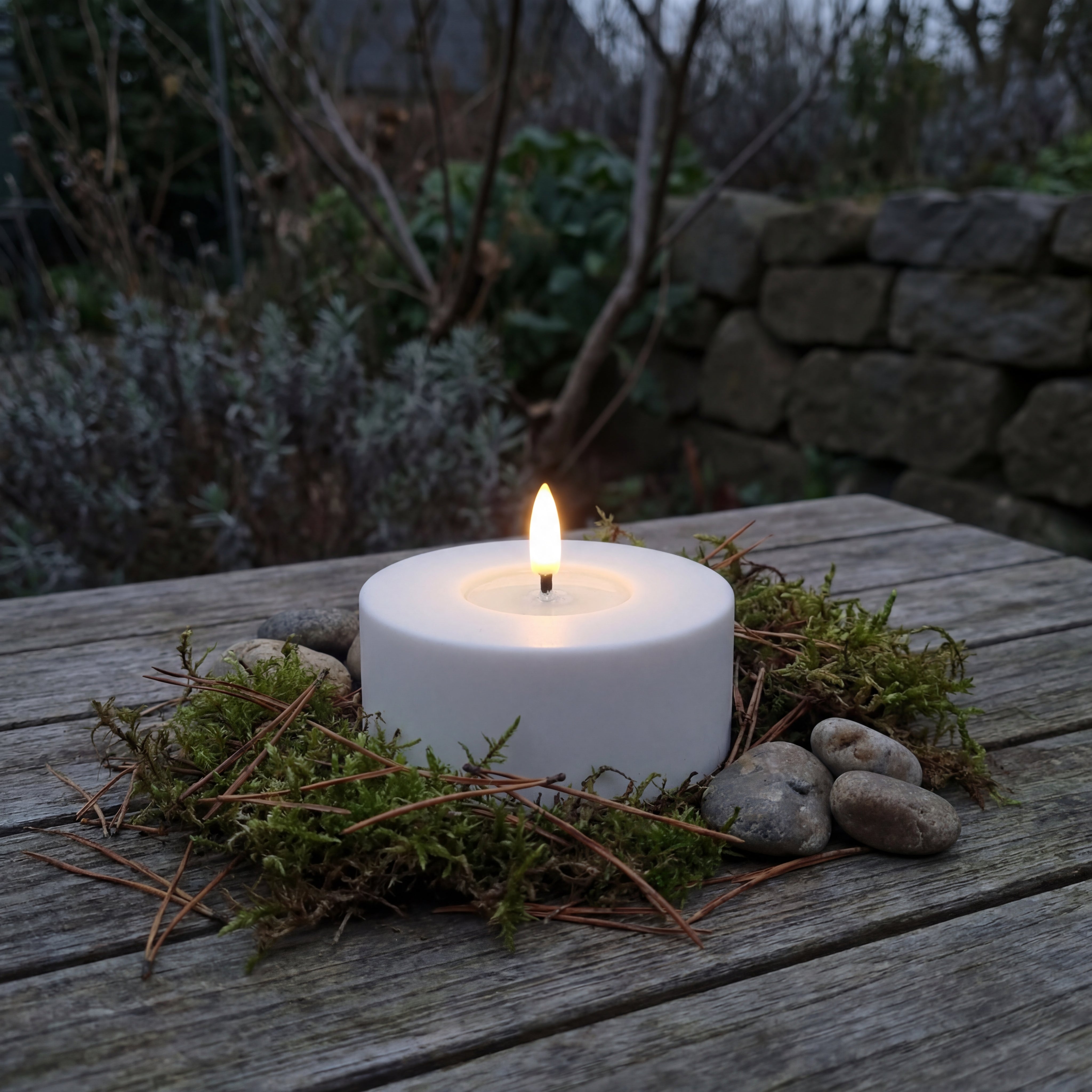 Outdoor LED Teelichter 2er-Set – Real Flame Tealights von Deluxe Homea