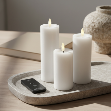 Weißes LED-Kerzen-Set mit 3 Stumpenkerzen und Fernbedienung