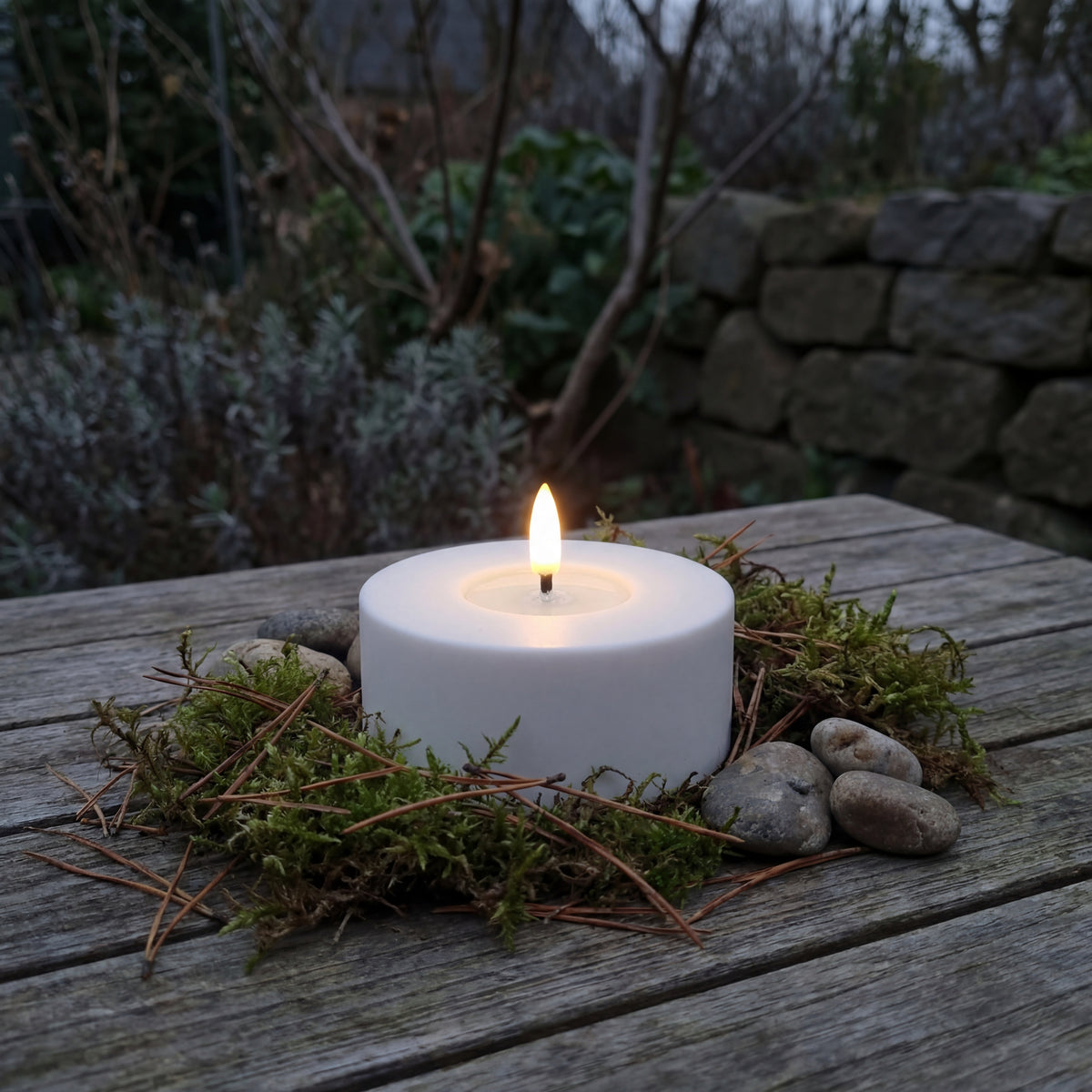 Outdoor LED Teelichter 2er-Set – Real Flame Tealights von Deluxe Homea