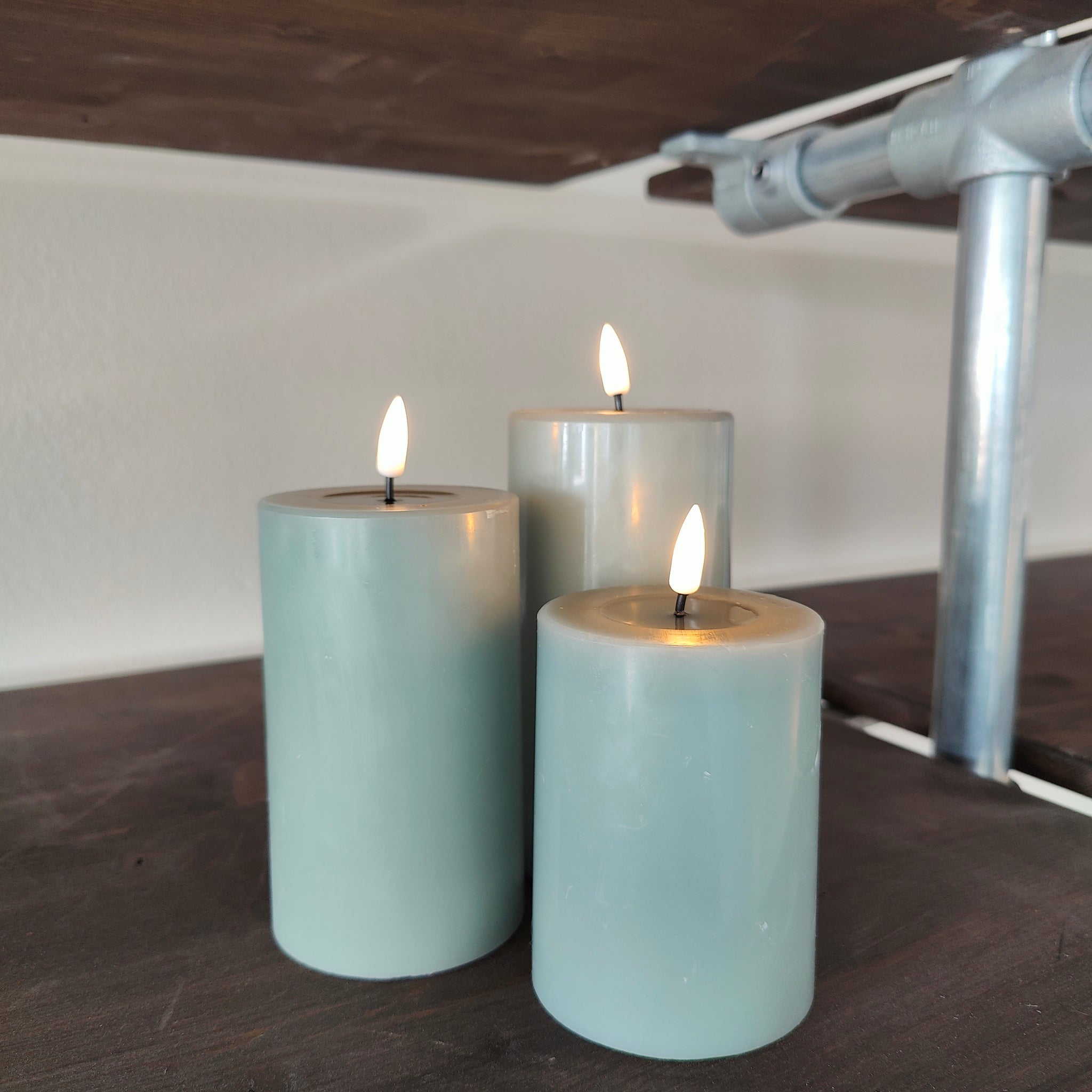 Deluxe Homeart LED-Kerzenset mit 3 Größen Salbeigrün | 3D Flamme
