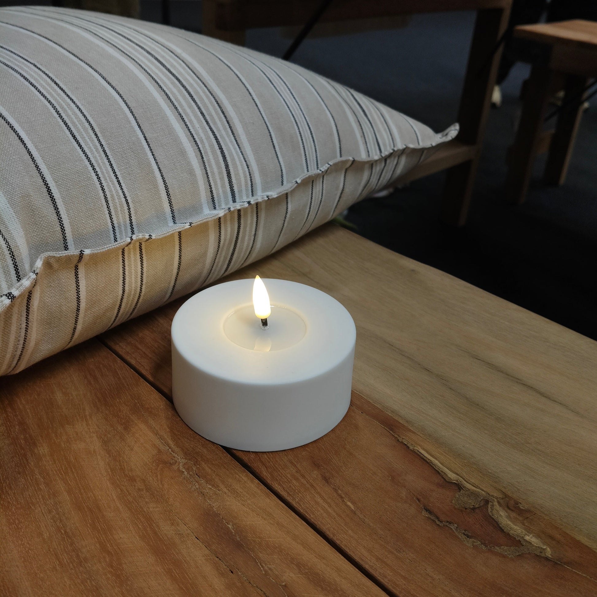 Outdoor Jumbo LED Teelicht – Real Flame von Deluxe Homeart