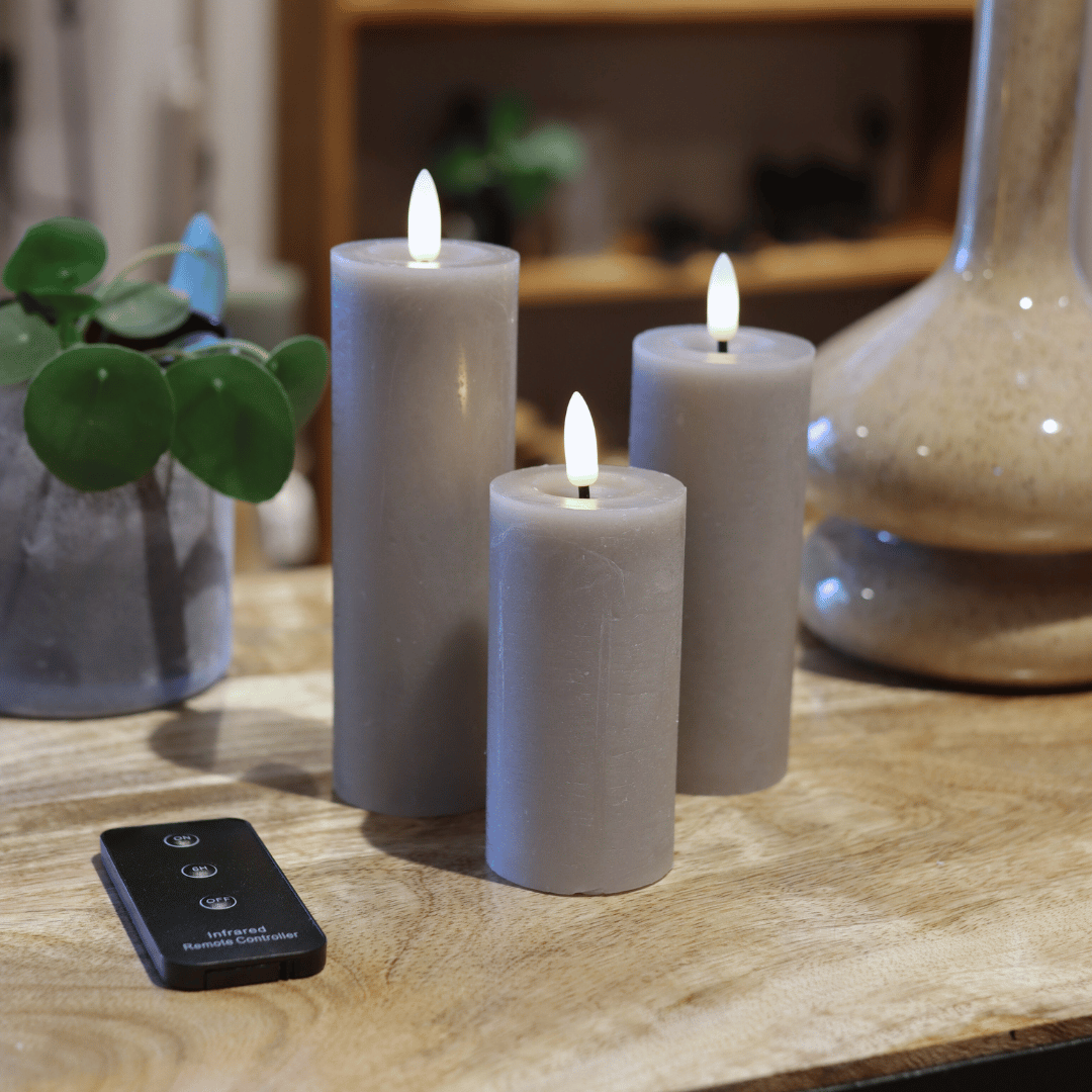 LED-Stumpenkerzen D5 - Set mit 3 Kerzen & Fernbedienung - grau - Nordicflame-de