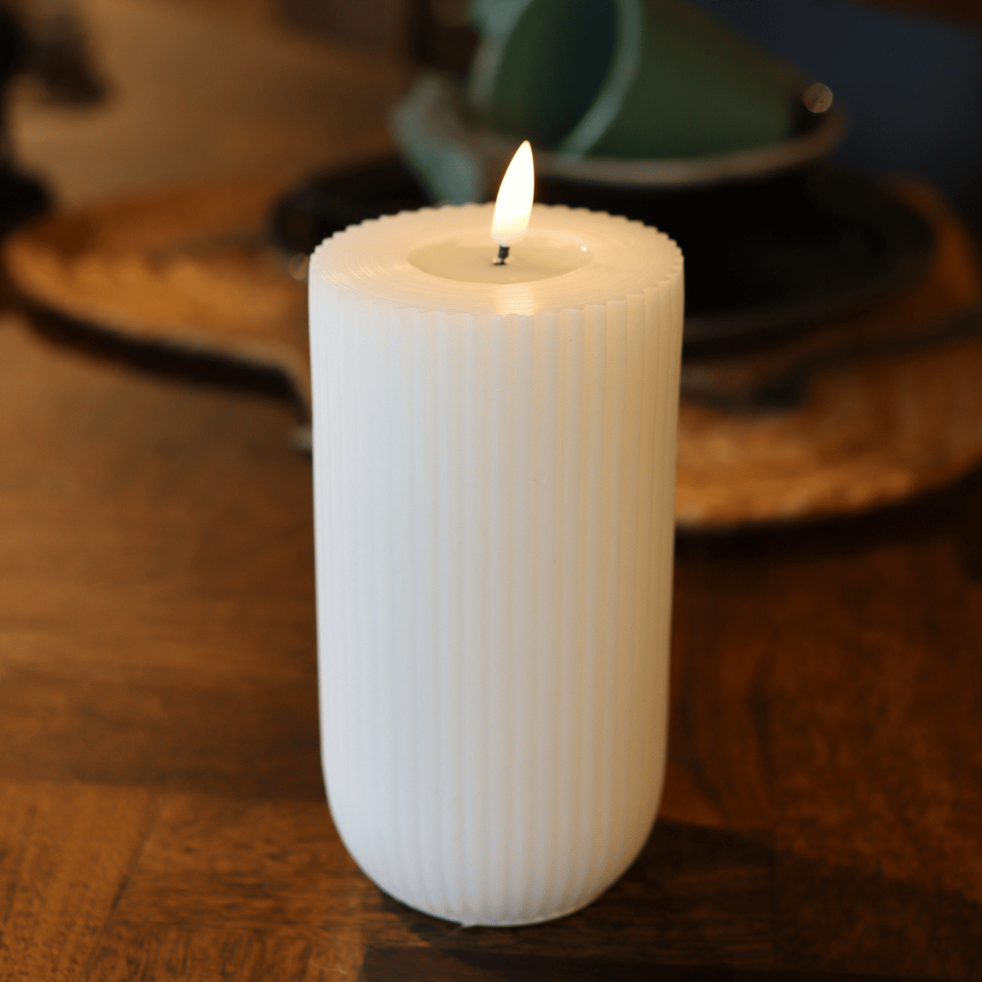 LED Kerze Gerillt D8 x 15 cm - Echtwachs - 3D Flamme - Nordicflame-de