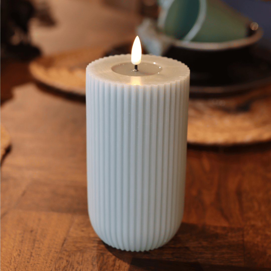 LED Kerze Gerillt D8 x 15 cm - Echtwachs - 3D Flamme - Nordicflame-de