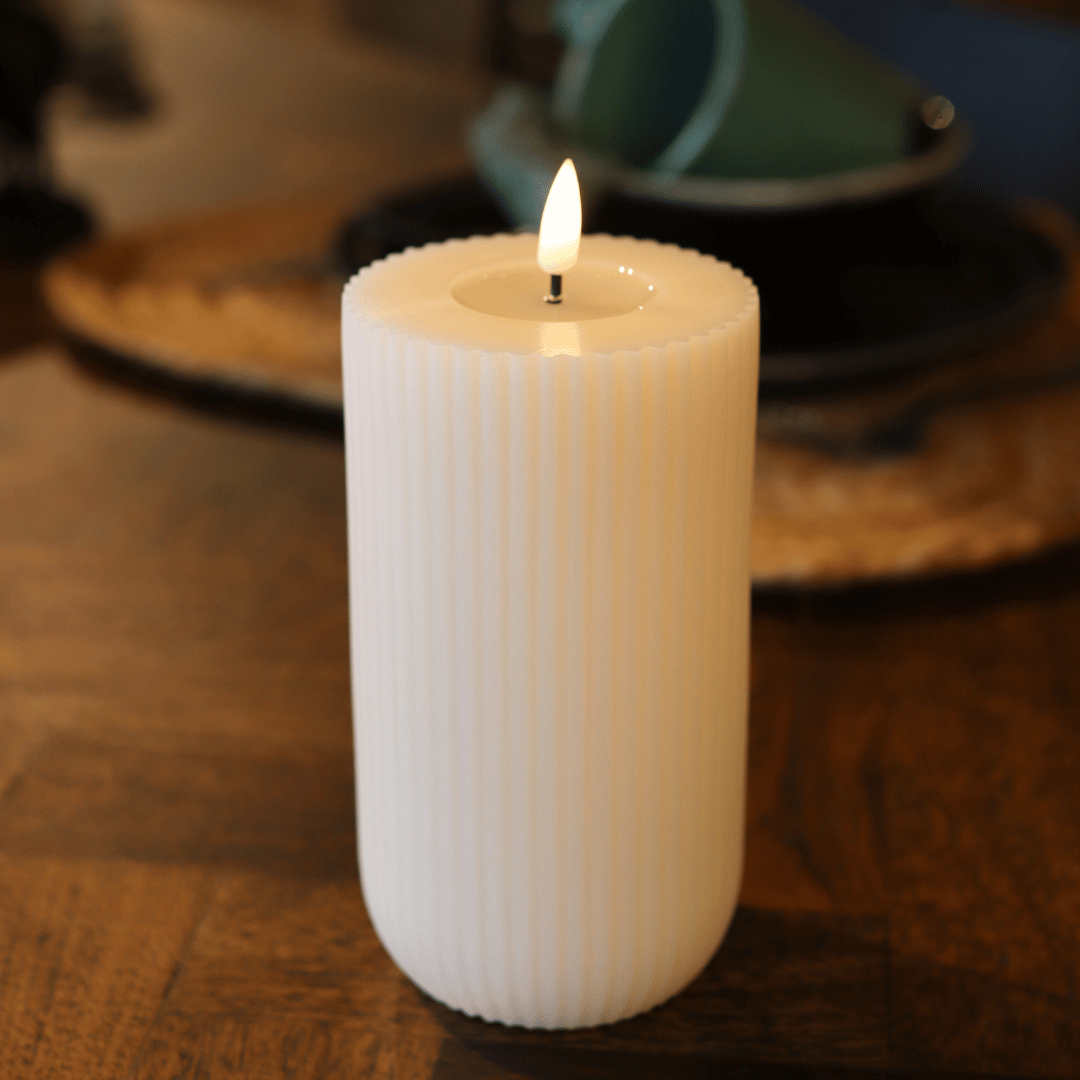 LED Kerze Gerillt D8 x 15 cm - Echtwachs - 3D Flamme - Nordicflame-de