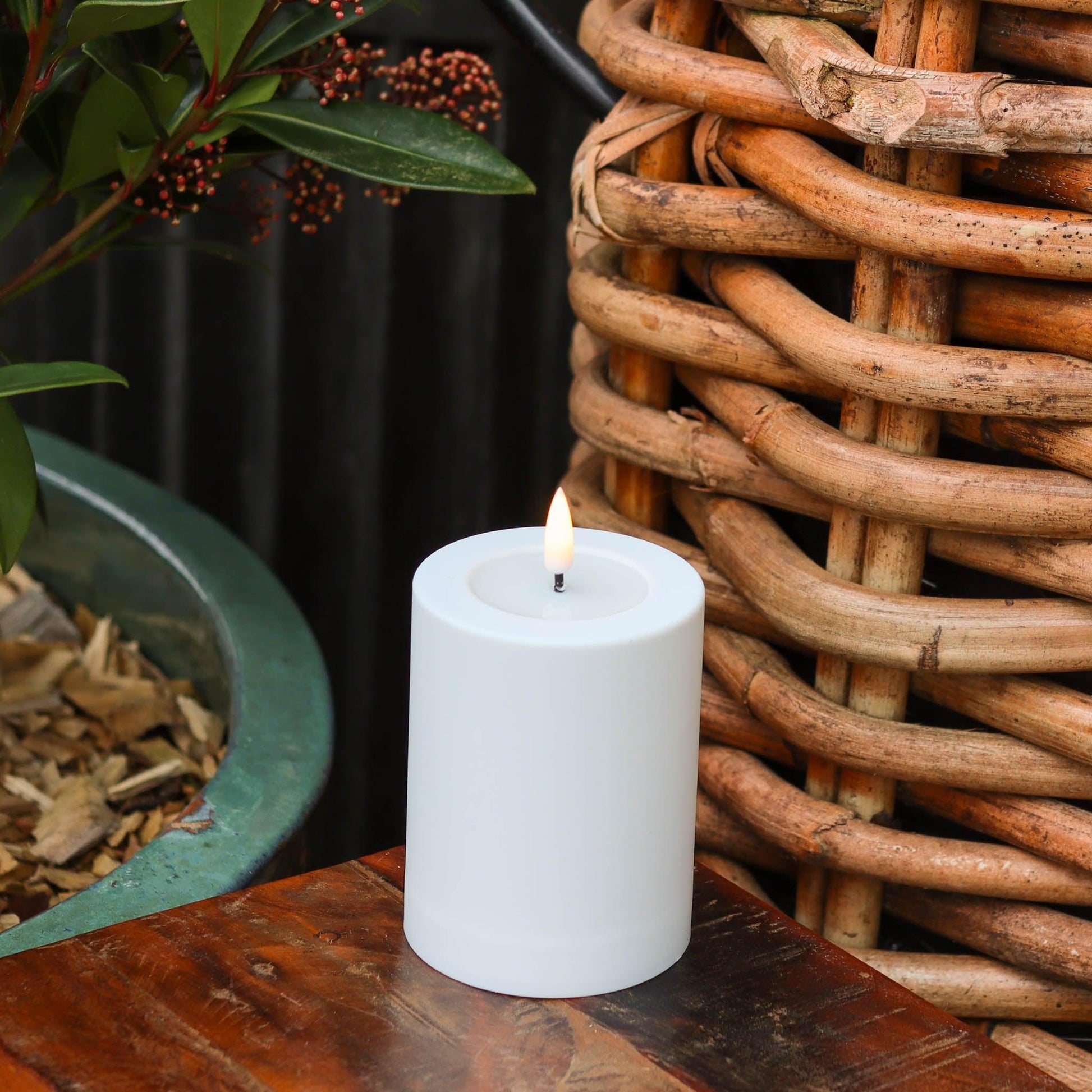 Outdoor LED-Kerze D7,5 x 10 cm - Deluxe 3D Flamme flackernd - Nordicflame-de