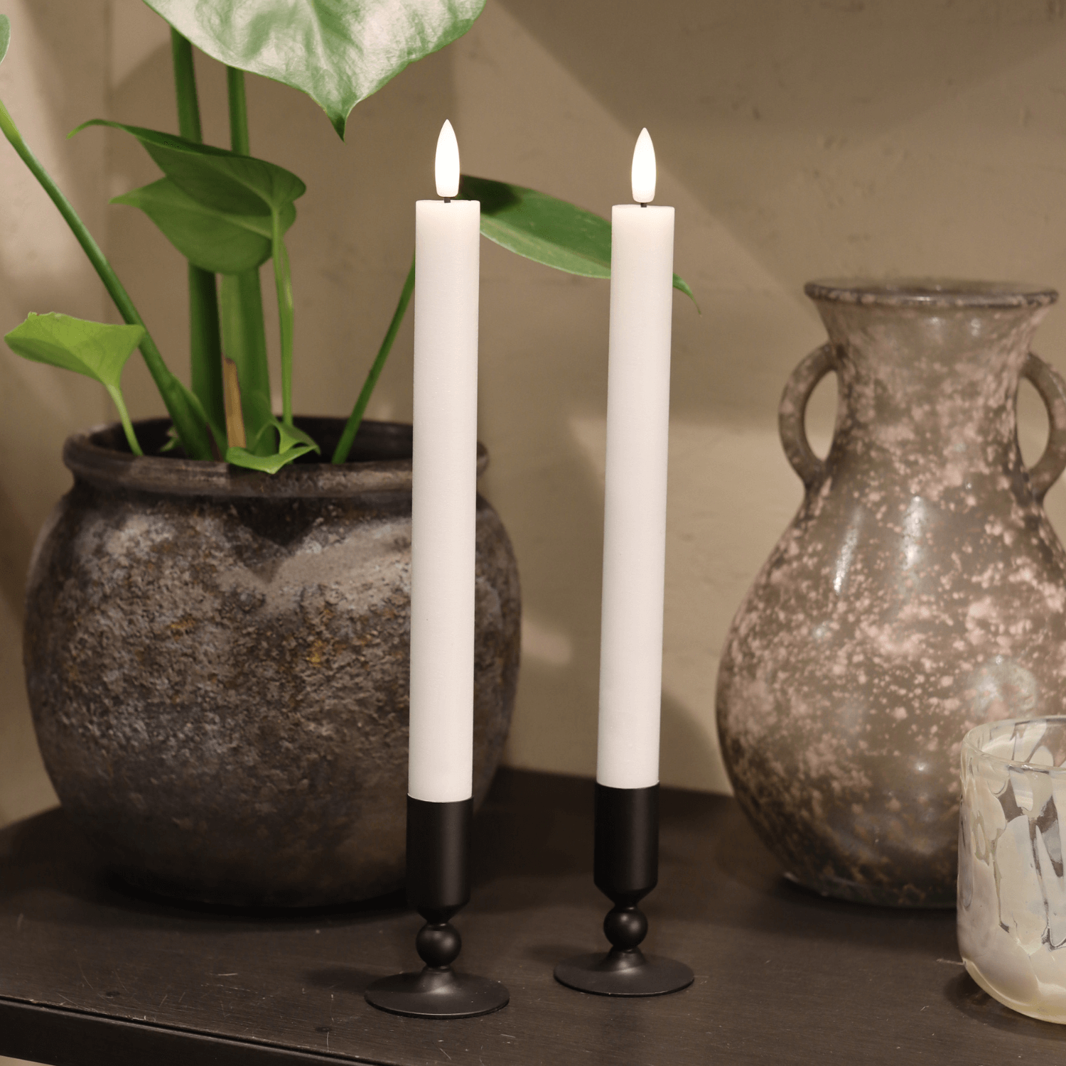 2er-Set LED Stabkerzen – Weiß (22,5 cm) - Tafelkerzen 3D Flamme - Nordicflame-de