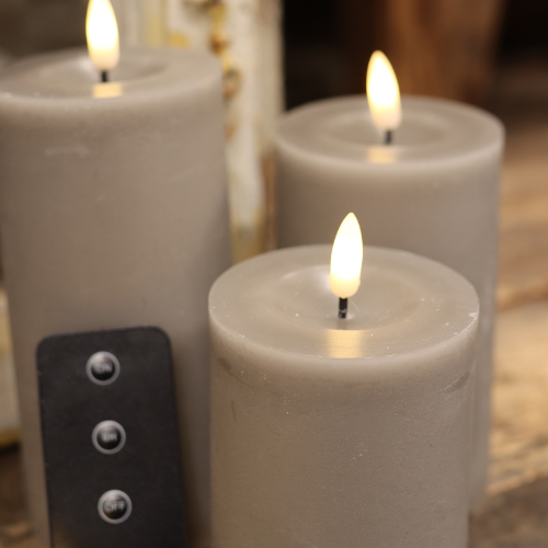 Grau LED-Kerzenset mit 3 Stumpenkerzen und Fernbedienung - Nordicflame-de