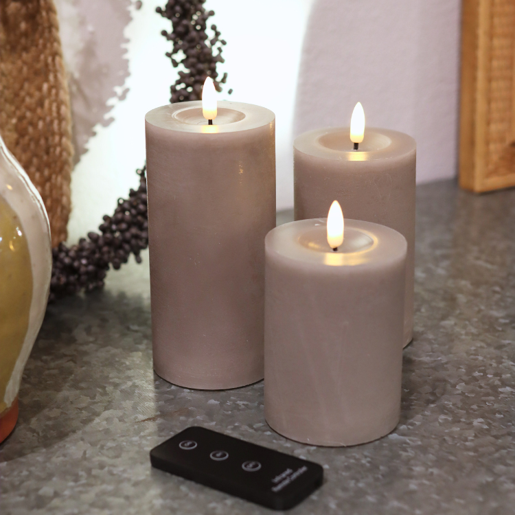 Grau LED-Kerzenset mit 3 Stumpenkerzen und Fernbedienung - Nordicflame-de
