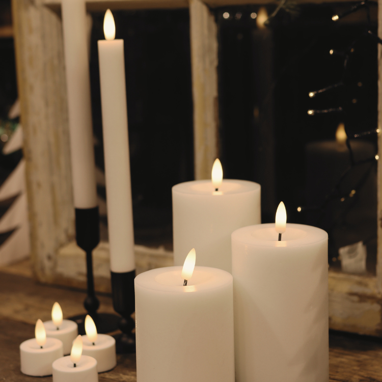 Großes LED-Kerzenset mit 9 Kerzen und Fernbedienung - Weiß - Nordicflame-de