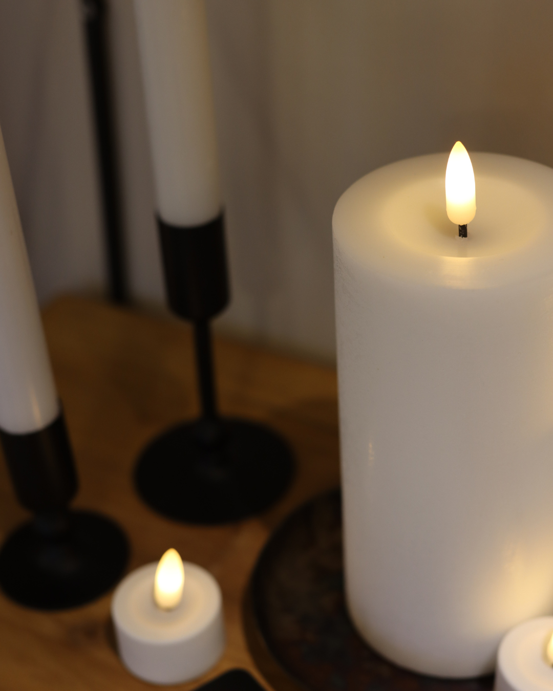 Großes LED-Kerzenset mit 9 Kerzen und Fernbedienung - Weiß - Nordicflame-de