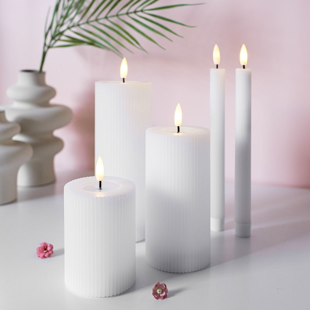 LED-Kerzenset gerillt – 5er-Pack Weiß inkl. Fernbedienung - Nordicflame-de