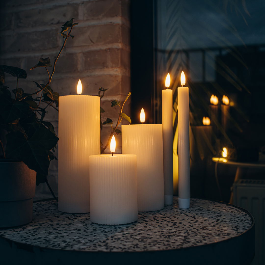 LED-Kerzenset gerillt – 5er-Pack Weiß inkl. Fernbedienung - Nordicflame-de
