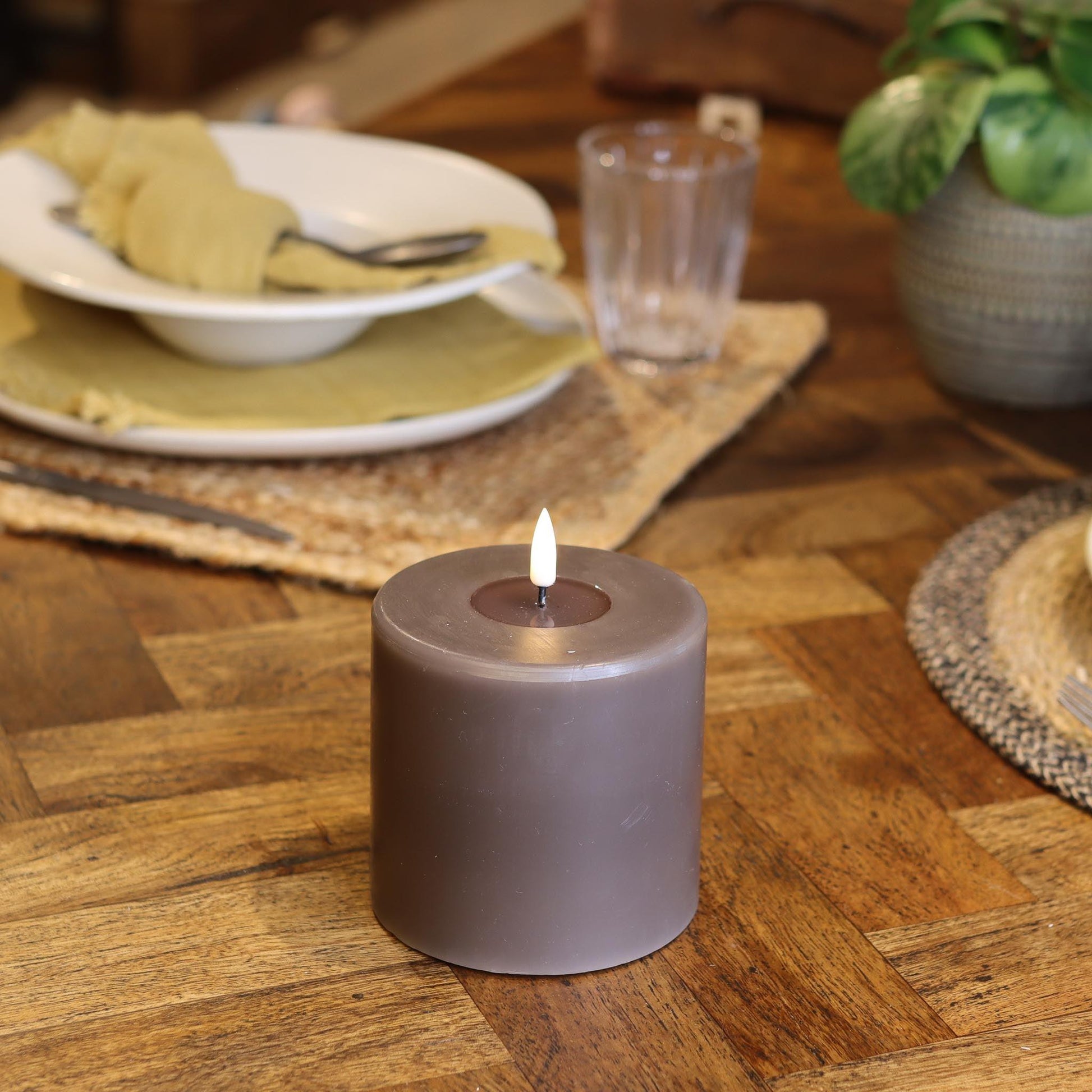 LED-Kerze D10 x 10 cm - Deluxe Echtwachs - Realistische 3D Flamme - Nordicflame-de